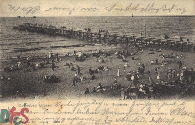 Ogólny widok na morze, molo i plażę